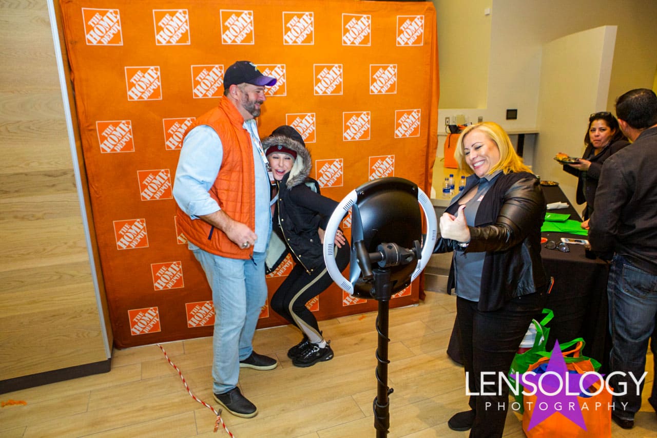 LENSOLOGY.NET - Home Depot Pro Event, Miami, FL.
All images are copyright of Lensology.net
Email: info@lensology.net
www.lensology.net