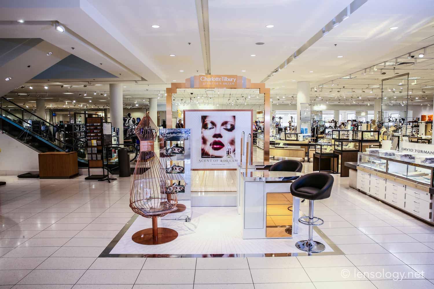 LENSOLOGY.NET - Charlotte Tilbury stand shoot at Nordstrom, LA, CA.
All images are copyright of Lensology.net
Email: info@lensology.net
www.lensology.net