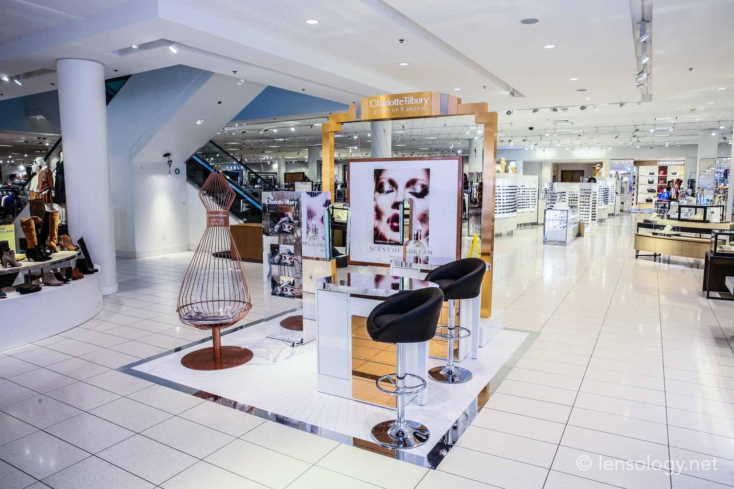 LENSOLOGY.NET - Charlotte Tilbury stand shoot at Nordstrom, LA, CA.
All images are copyright of Lensology.net
Email: info@lensology.net
www.lensology.net