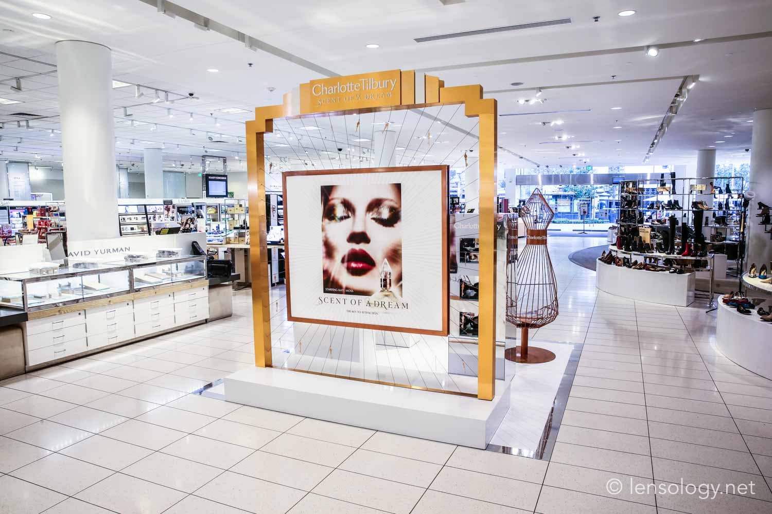 LENSOLOGY.NET - Charlotte Tilbury stand shoot at Nordstrom, LA, CA.
All images are copyright of Lensology.net
Email: info@lensology.net
www.lensology.net