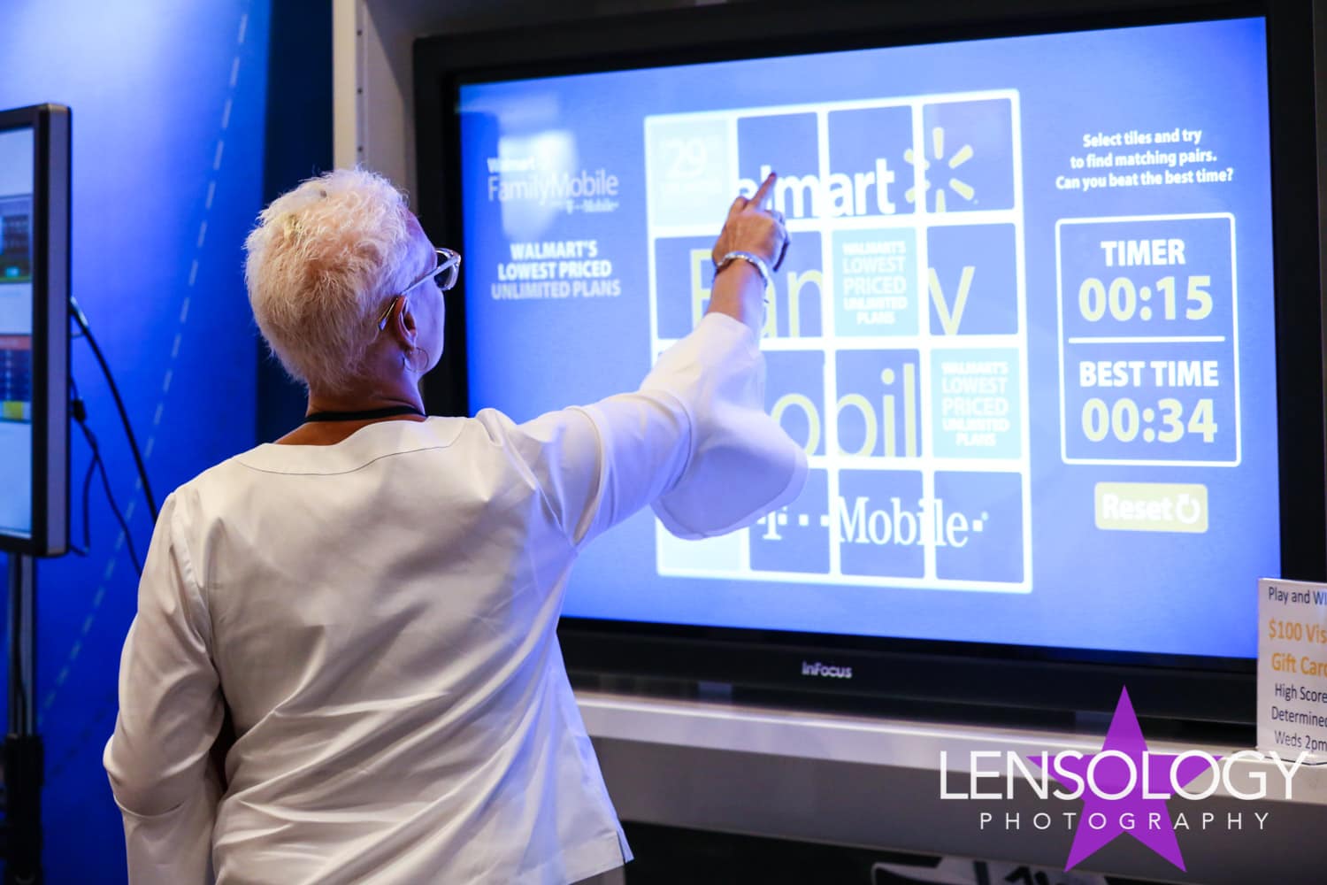 LENSOLOGY.NET - Future Stores conference day, Miami Beach, FL.
All images are copyright of Lensology.net
Email: info@lensology.net
www.lensology.net