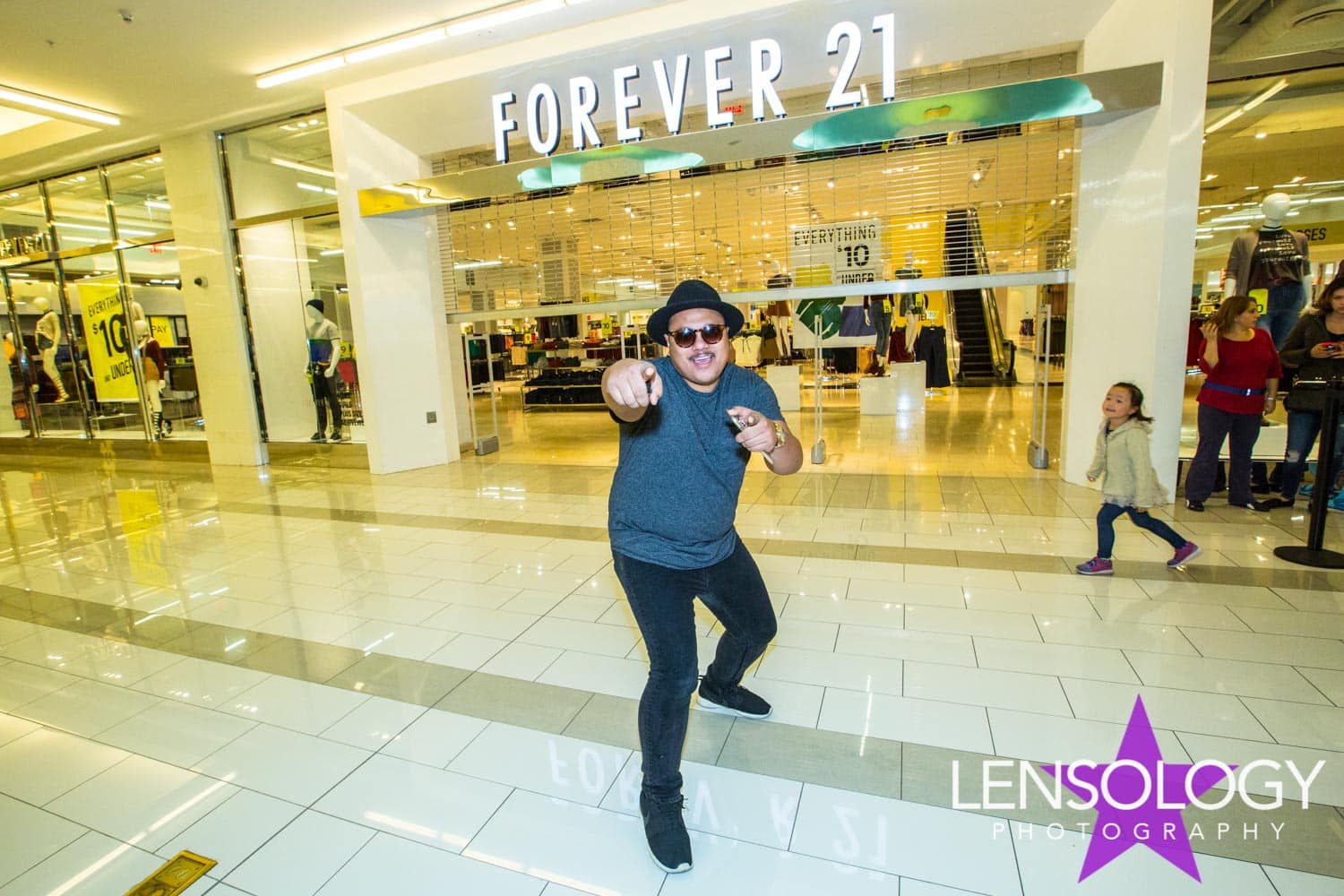 LENSOLOGY.NET - Forever 21 store opening, Arcadia, CA.
All images are copyright of Lensology.net
Email: info@lensology.net
www.lensology.net