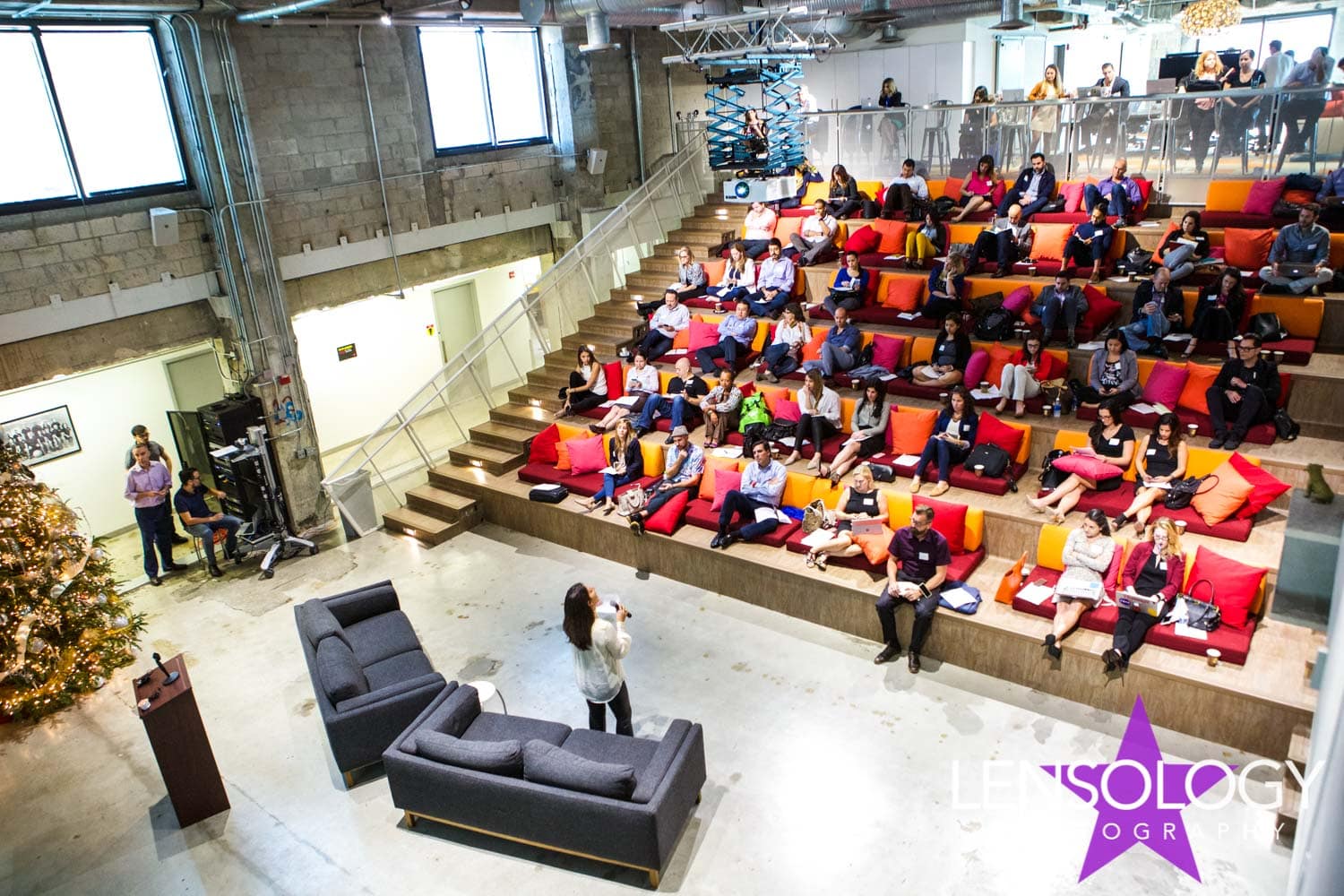 LENSOLOGY.NET - Crispin Porter & Bogusky conference, Coconut Grove, Miami, FL.
All images are copyright of Lensology.net
Email: info@lensology.net
www.lensology.net