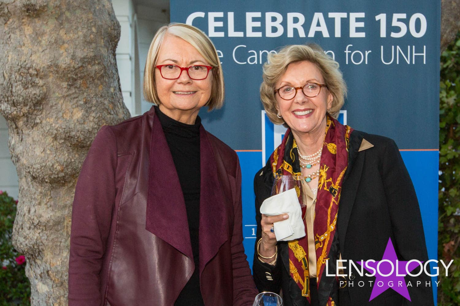 LENSOLOGY.NET - Unversity Of New Hampshire alumni presentation evening at Brentwood home of Marcey Carcey, LA, CA.
All images are copyright of Lensology.net
Email: info@lensology.net
www.lensology.net