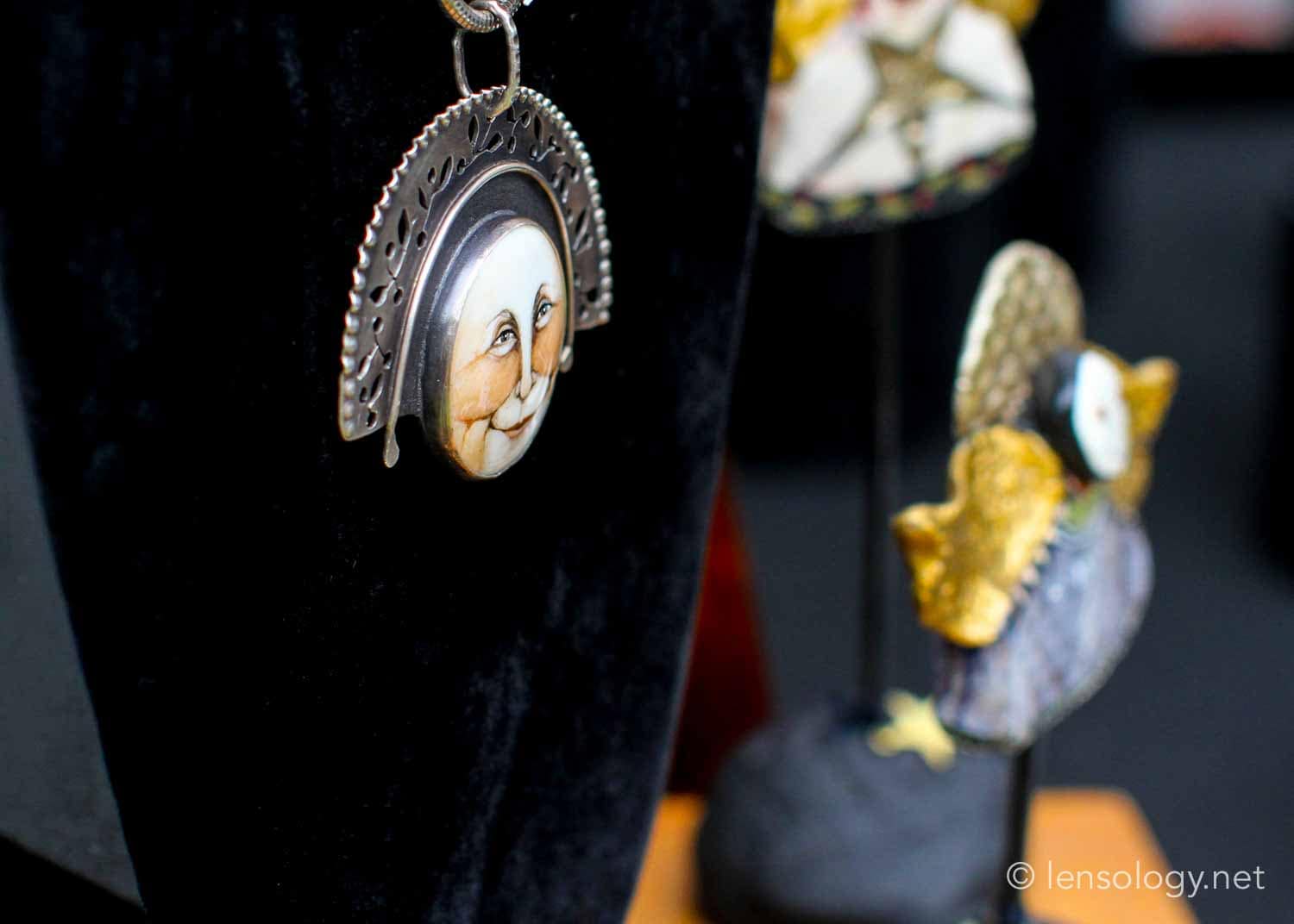 LENSOLOGY.NET - Infinitum Designs product shots at the Old Mission Alternative Art Show, Santa Barbara, CA.
All images are copyright of Lensology.net
Email: info@lensology.net
www.lensology.net