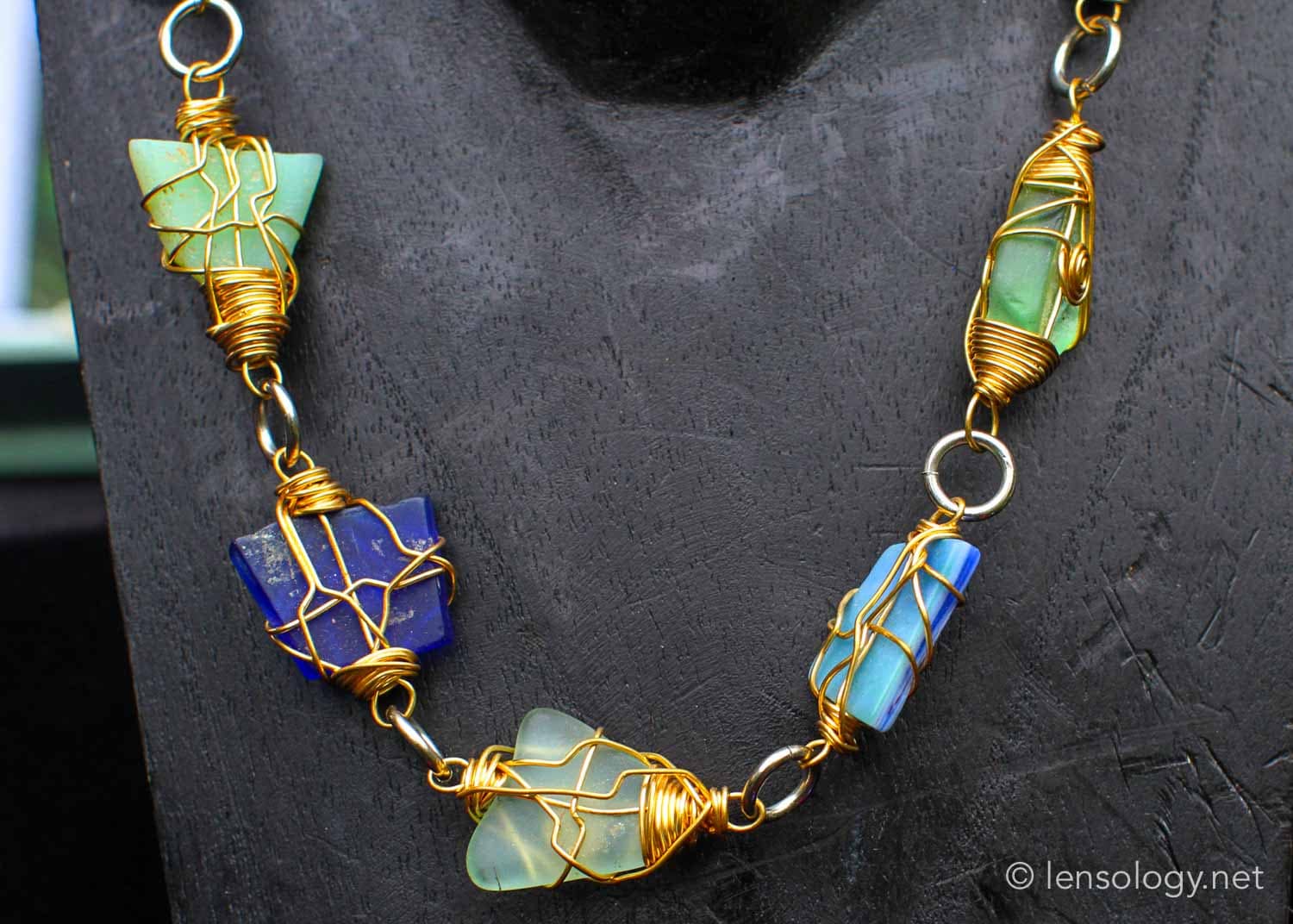 LENSOLOGY.NET - Infinitum Designs product shots at the Old Mission Alternative Art Show, Santa Barbara, CA.
All images are copyright of Lensology.net
Email: info@lensology.net
www.lensology.net