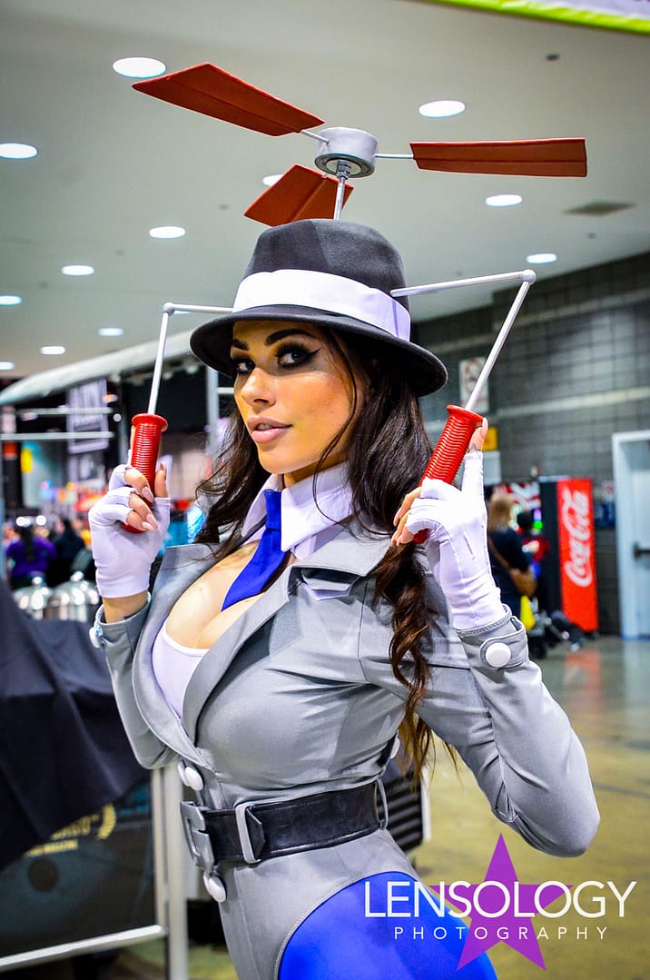 LENSOLOGY.NET - Webtoons stand at Comicon Day Two, Chicago, IL.
All images are copyright of Lensology.net
Email: info@lensology.net
www.lensology.net